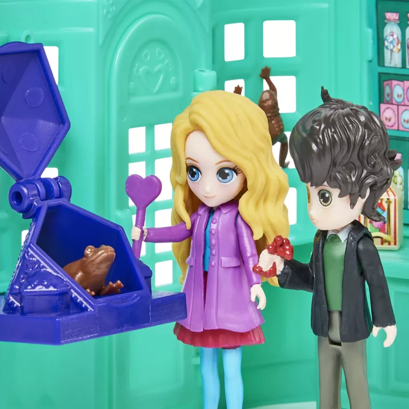 Wizarding World Harry Potter, Magical Minis negozio di dolciumi Honeydukes con 2 figure esclusive e 5 accessori, giocattolo per bambini da 6 anni