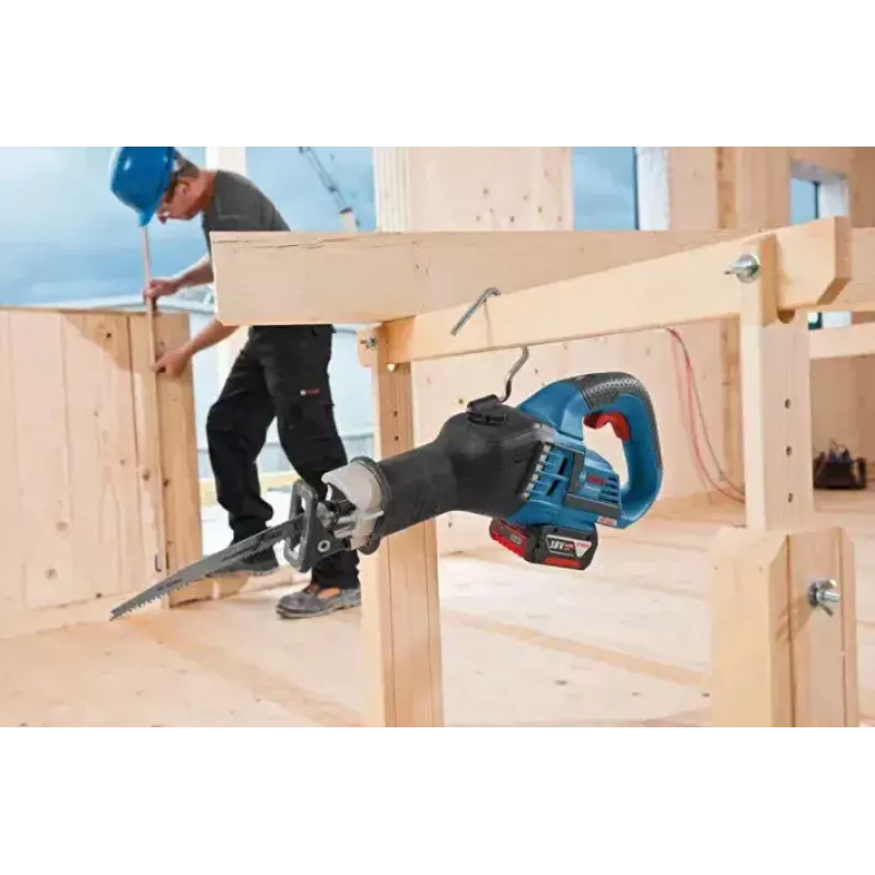 Bosch GSA 18V-32 Professional sega a gattuccio a batteria, 18 V, corsa 32 mm, senza batteria e caricabatterie, in valigetta, blu/nero