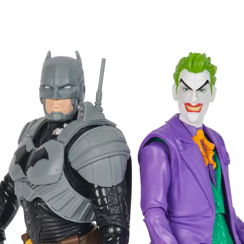 DC Comics, Batman Adventures, set action figure Batman vs The Joker, 2 figure, 12 accessori armatura, giocattolo supereroe da 30,5 cm per bambini e bambine