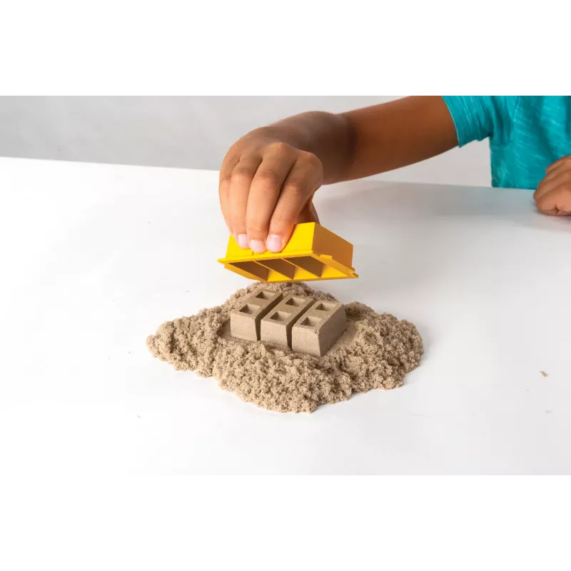 Kinetic Sand, set di gioco Dig N' Demolish con 450 g di sabbia da gioco e camion giocattolo, giocattolo sensoriale per bambini dai 5 anni