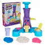 Kinetic Sand, Soft Serve Station, riempimento cestino di Pasqua, contiene 14 oz di sabbia da gioco modellabile (3 colori), 2 cialde per gelato e 2 strumenti