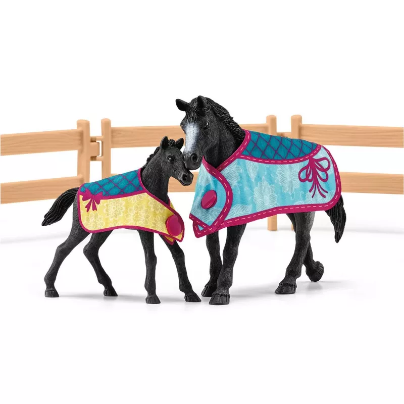 schleich HORSE CLUB box per cavalli con giumenta e puledro, scuderia, cavalli, 5 anni, multicolore, plastica