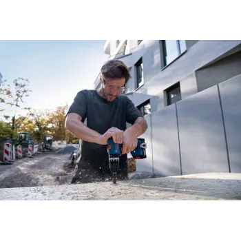 Bosch GSB 18V-45 Professional trapano avvitatore a percussione a batteria, 18 V, 45 Nm, mandrino da 13 mm, senza batteria, L-BOXX, blu/nero