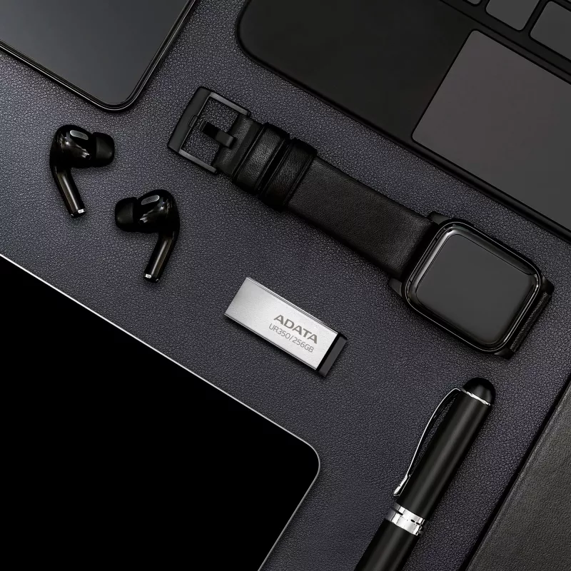 ADATA UR350 chiavetta USB 256 GB USB Type-A 3.2 Gen 1 (3.1 Gen 1) nero, argento