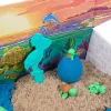 Kinetic Sand, Project Planet Turtle Beach con 397g di sabbia da gioco, strumenti e stampi, materiali sostenibili ed ecologici, giocattolo sensoriale per bambini
