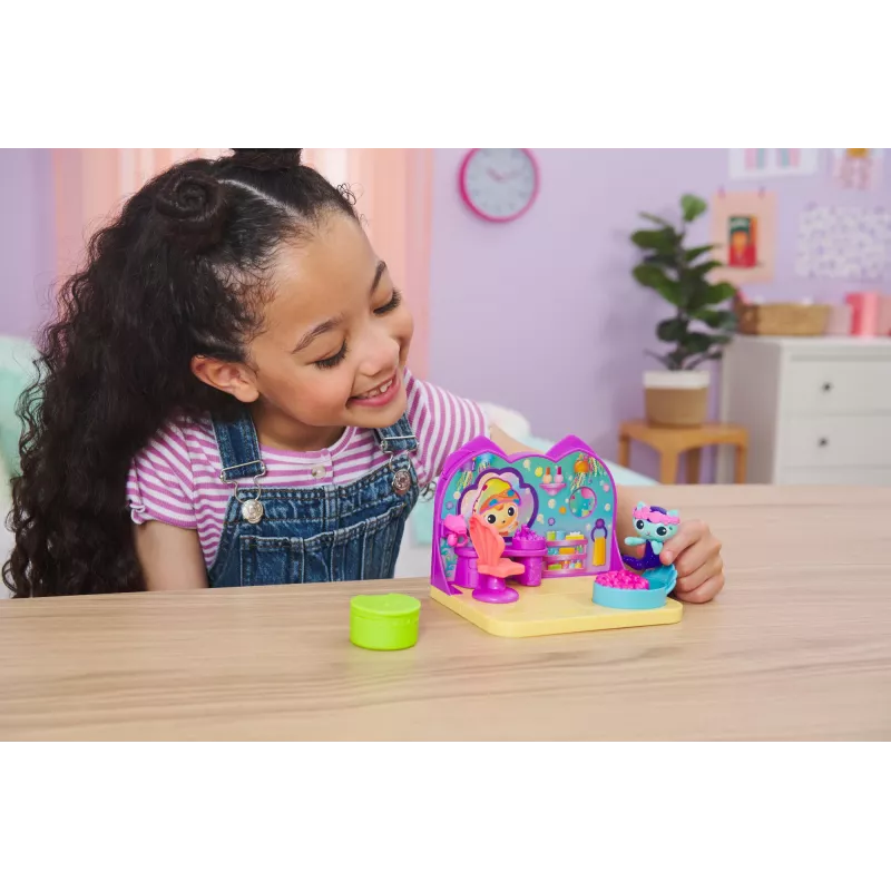 Playset camera deluxe Spin Master Gabby's Dollhouse – Wellness Room con figura giocattolo suricato