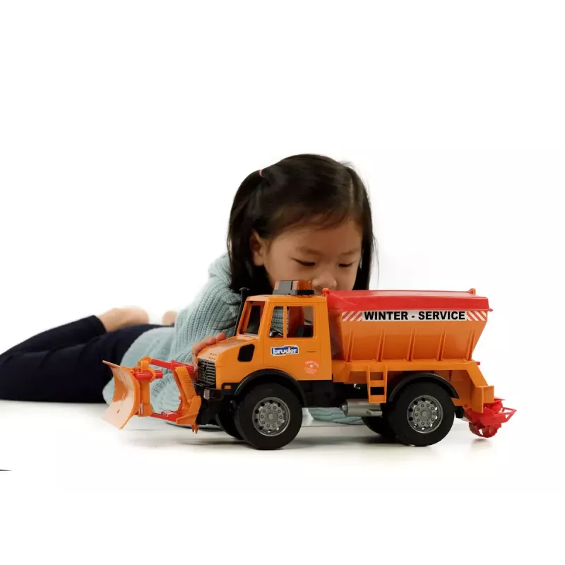 Camion BRUDER MB Unimog, costruzione in ABS, età consigliata 4+