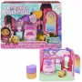 Gabby's Dollhouse, camera da letto Dolci Sogni con figura Pillow Cat e 3 accessori, 3 mobili e 2 consegne, giocattolo per bambini dai 3 anni