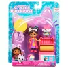 Gabby's Dollhouse, set atelier artistico con 2 personaggi giocattolo, 2 accessori, consegna e mobile, giocattolo per bambini dai 3 anni