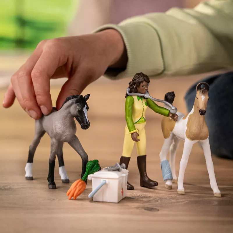 Set di gioco Schleich Sarahs kit di primo soccorso figura — Schleich 42777