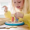 Melissa & Doug torta di compleanno – cibo giocattolo in legno con decorazioni da mescolare e 7 candeline