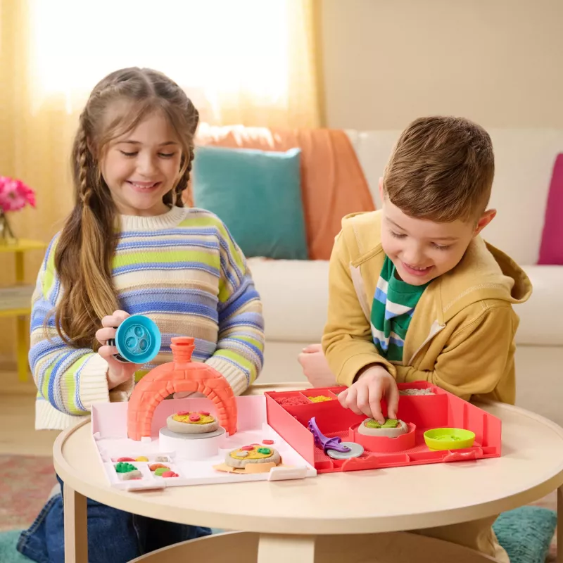 Kinetic Sand, SquishPizza set da gioco forno per pizza che lievita, regali creativi di Pasqua, include 1 lb di sabbia modellabile e 5 utensili, cibo giocattolo artigianato giocattolo per bambini