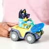 Moose Toys Bluey S9 set figura e veicolo quad da spiaggia con Bandit