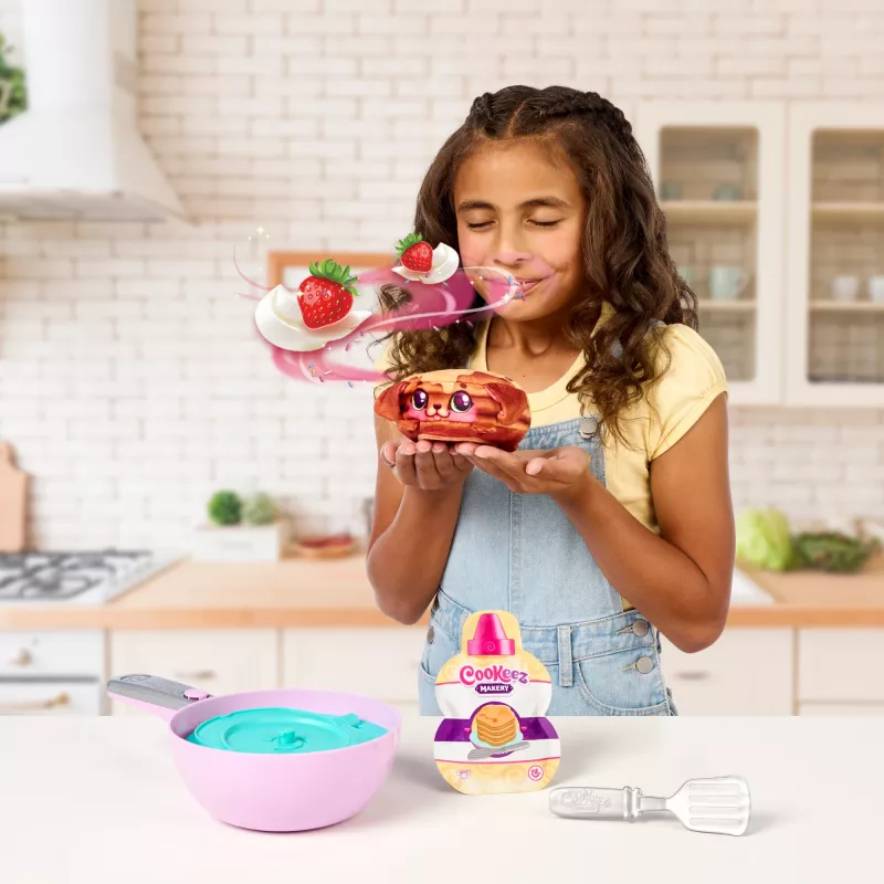 Moose Toys Cookeez Makery Pancake, cibo giocattolo, 5 anni