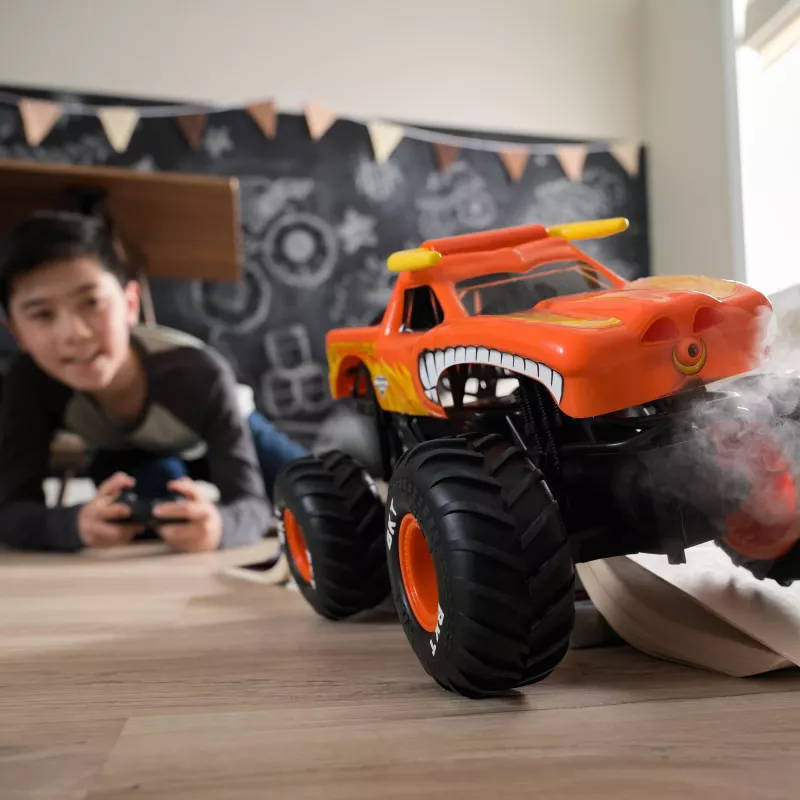 Monster Jam , El Toro Loco RC Monster Truck con effetti fumo Atomizer, scala 1:15, giocattolo per bambini e bambine da 3 anni