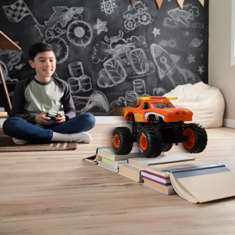Monster Jam , El Toro Loco RC Monster Truck con effetti fumo Atomizer, scala 1:15, giocattolo per bambini e bambine da 3 anni