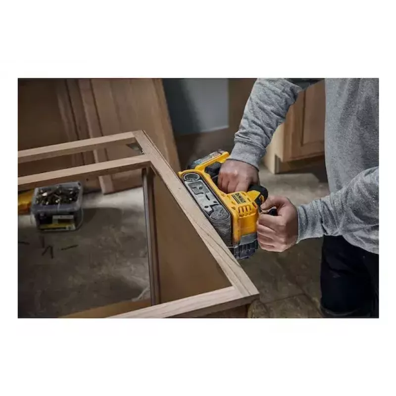 Levigatrice a nastro DeWALT DCW220NT-XJ
