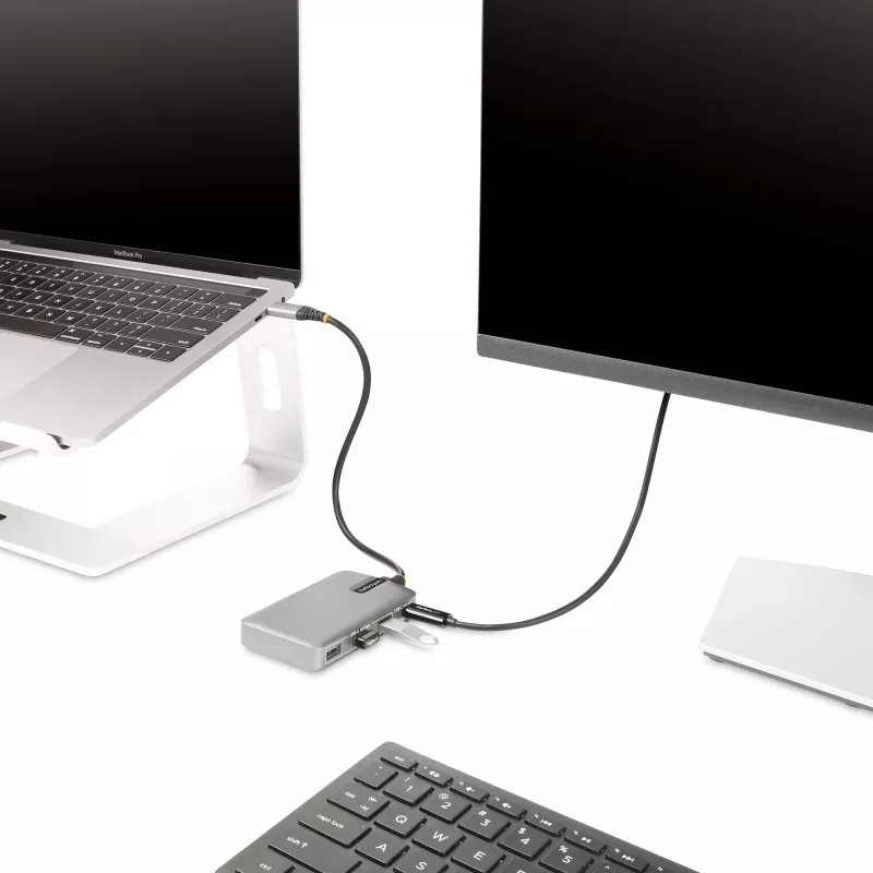Hub USB-C a 4 porte StarTech.com con uscita video USB-C DP Alt Mode 4K 60Hz - 3x USB-A, 1x USB Type-C, 100W Power Delivery pass-through, USB 3.2 10Gbps, cavo da 30cm, hub USB portatile