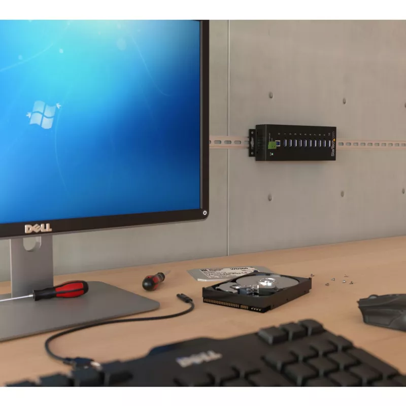 StarTech.com hub USB 3.0 industriale 10 porte – protezione ESD e sovratensione~hub USB 3.0 10 porte – 5 Gbit/s – hub USB-A industriale in metallo con protezione ESD e sovratensione – montaggio su guida DIN, a parete o da tavolo – hub di espansione USB conforme TAA