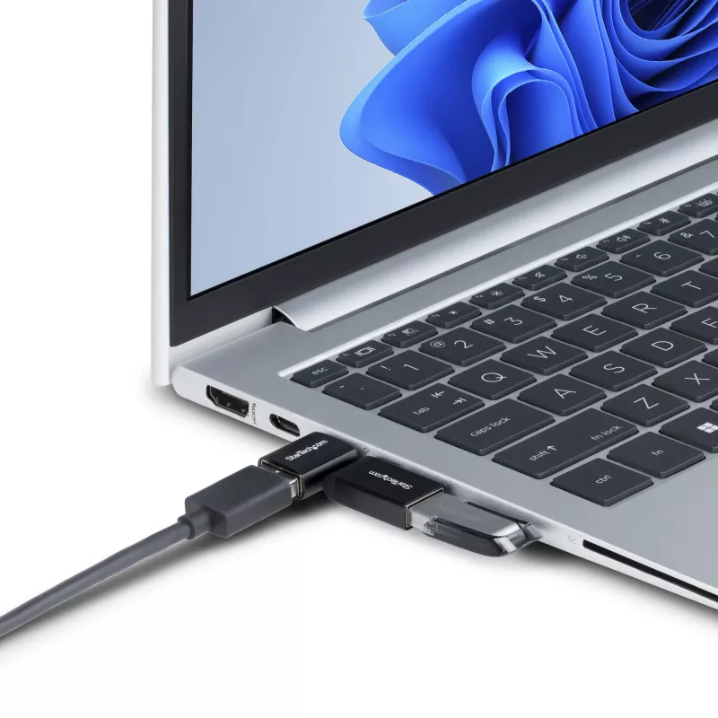 StarTech.com Adattatore USB-C a USB-A ad angolo, USB 5 Gbit/s, adattatore compatto connettore maschio USB-C a connettore femmina USB-A, case in metallo, maschio/femmina