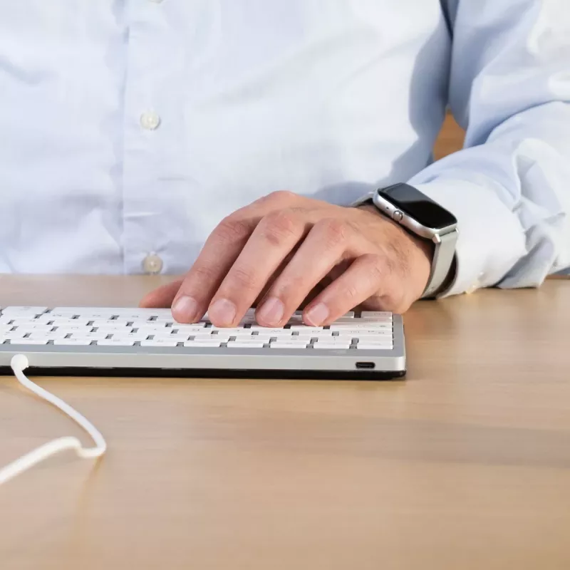 Tastiera ergonomica R-Go Tools R-Go Compact Break, tastiera compatta con software per pause, QWERTY (US), con filo, bianco