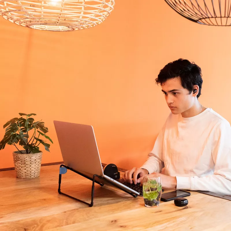 R-Go Tools supporto per laptop R-Go Steel Travel, ergonomico e pieghevole, adatto per laptop da 10-22