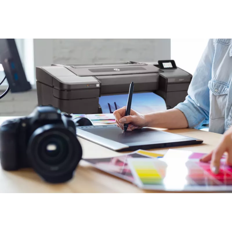 HP Designjet Z9+dr stampante PostScript 44 pollici con rifilatore V