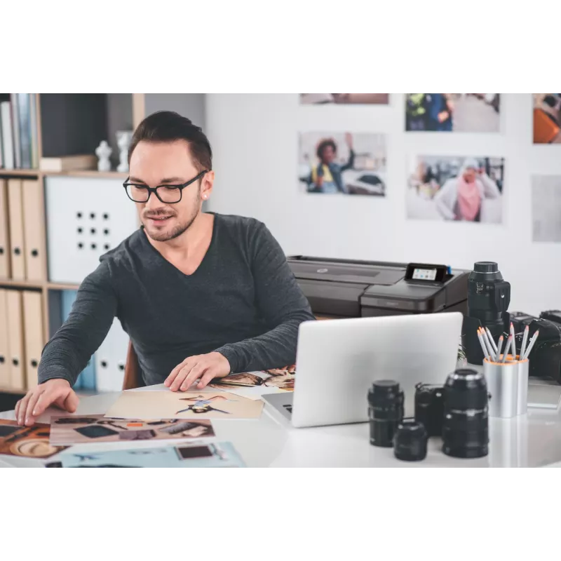HP Designjet Z9+dr stampante PostScript 44 pollici con rifilatore V