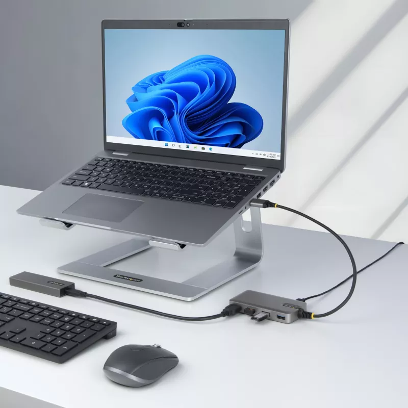 StarTech.com hub USB 4 porte – USB 3.0 5 Gbit/s, bus-powered, hub da USB-A a 4x USB-A con ingresso di alimentazione ausiliaria opzionale – hub USB portatile per desktop/laptop, cavo da 30 cm, hub di espansione USB