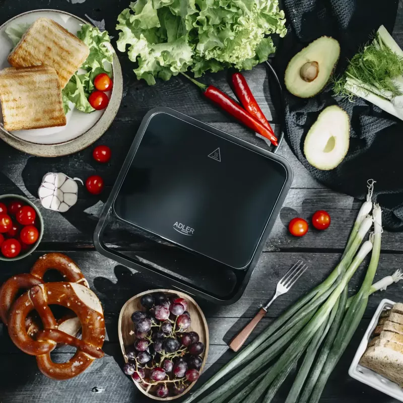 Sandwich maker 2-in-1 Adler AD 3070b — 850 W, 2 piastre, nero