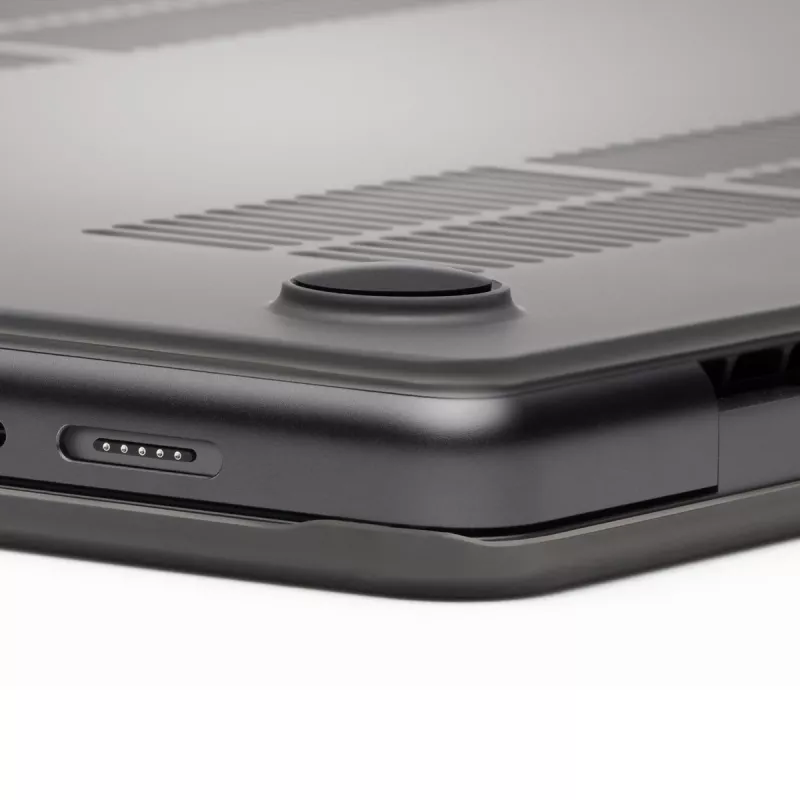 Custodia rigida Zagg per MacBook Air 13 (M3/M2) – Smoke, custodia protettiva su misura