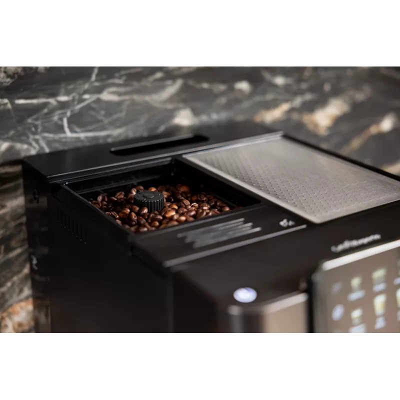 Beko CEG7304B CaffeExperto macchina per caffè automatica con lancia vapore, macchina per espresso, 2 l, chicchi di caffè, macinacaffè integrato, 1350 W, nero, argento