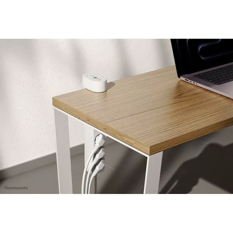 Neomounts DS22-840WH6 Presa da scrivania con morsetto e porte USB-C e USB-A – ricarica rapida