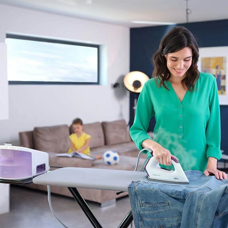 Braun IS3155VI 2400 W 2 L suola EloxalPlus viola, bianco