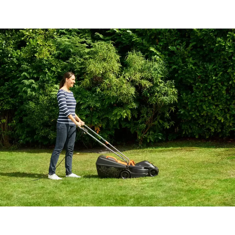 Rasaerba a spinta Black & Decker BEMW351-QS