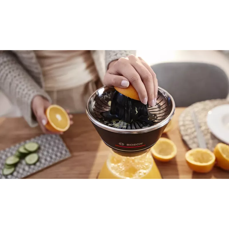 Spremiagrumi Bosch MCP72GPB — spremiagrumi elettrico, acciaio inox, contenitore del succo 1 litro, nero