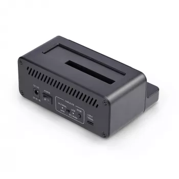 StarTech.com duplicatore per unità SATA da M.2 NVMe a 2,5/3,5 pollici, cloner/dock SSD standalone a doppio vano, bidirezionale NVMe a SATA / SATA a NVMe, fino a 27 GB/min, TAA