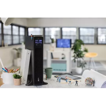 APC Smart-UPS On-Line, 3kVA, tower, 208V/230V, 6x C13+2x C19 prese IEC, SmartSlot, autonomia estesa, senza kit di guide