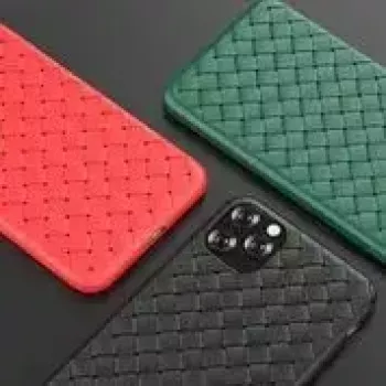 Custodia morbida per cellulare Devia per iPhone 11 Pro — motivo intrecciato, rosso