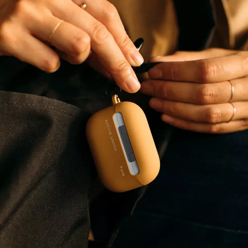 Native Union Roam custodia per AirPods Pro 2, alluminio, policarbonato, silicone, acciaio, 16 g, gialla