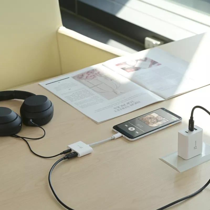j5create JCA122 adattatore USB-C® a audio 3,5 mm con Power Delivery, nero
