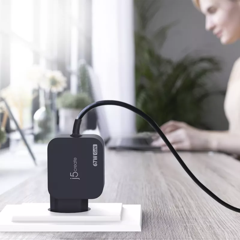 j5create JUP1565DC 67W GaN PD USB-C® Mini caricabatterie con 6 tipi di connettori DC – EU, nero