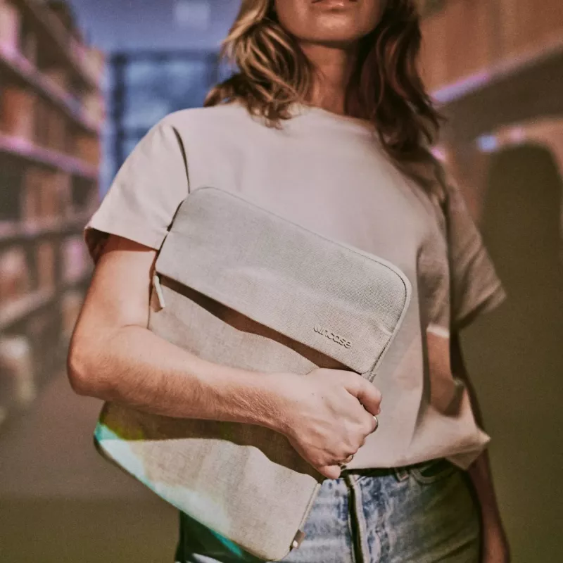 Custodia Incase Crosstown Sleeve con Woolenex per laptop 14
