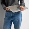 Custodia rigida Incase Edge per MacBook Pro 16