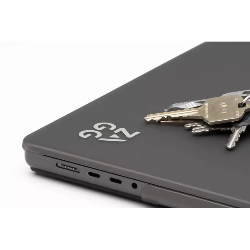 Custodia rigida Zagg per MacBook Pro 13 M2/M1 (20) – finitura Smoke, custodia protettiva