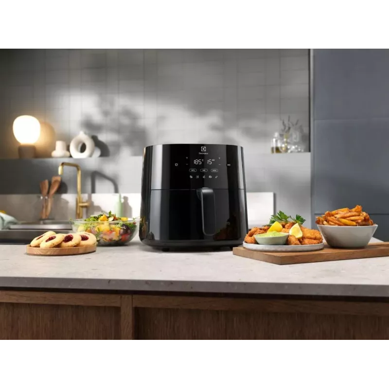 Friggitrice ad aria calda Electrolux EAF7B – 6,8 L, 1800 W, comandi touch, 8 programmi, max. 200 °C, nero