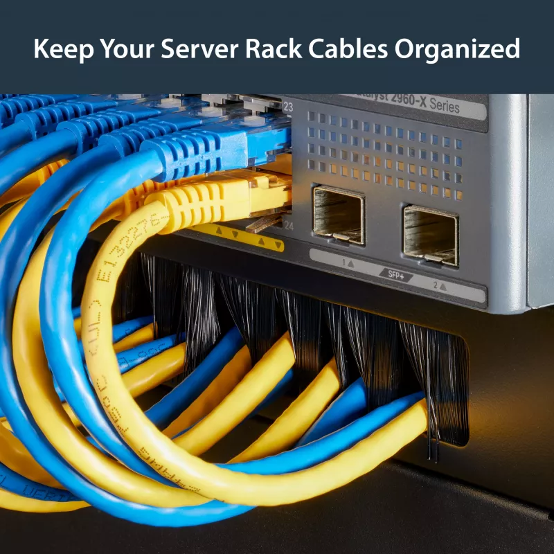 StarTech.com pannello di gestione cavi 1U high-density con spazzola, affidabile guida orizzontale in acciaio per cavi per data center