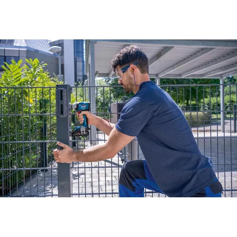 Bosch GDS 18V-330 HC Professional avvitatore a massa battente a batteria, 18 V, Bluetooth, solo (senza batteria e caricabatterie), con valigetta
