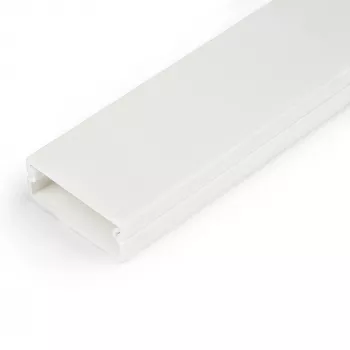 StarTech.com Canalina solida per cavi con nastro adesivo e coperchio, 32 mm L x 11 mm A – 1 m di lunghezza, PVC nascondi cavi di rete/alimentazione/canalina a parete, Max. 12 cavi, UL