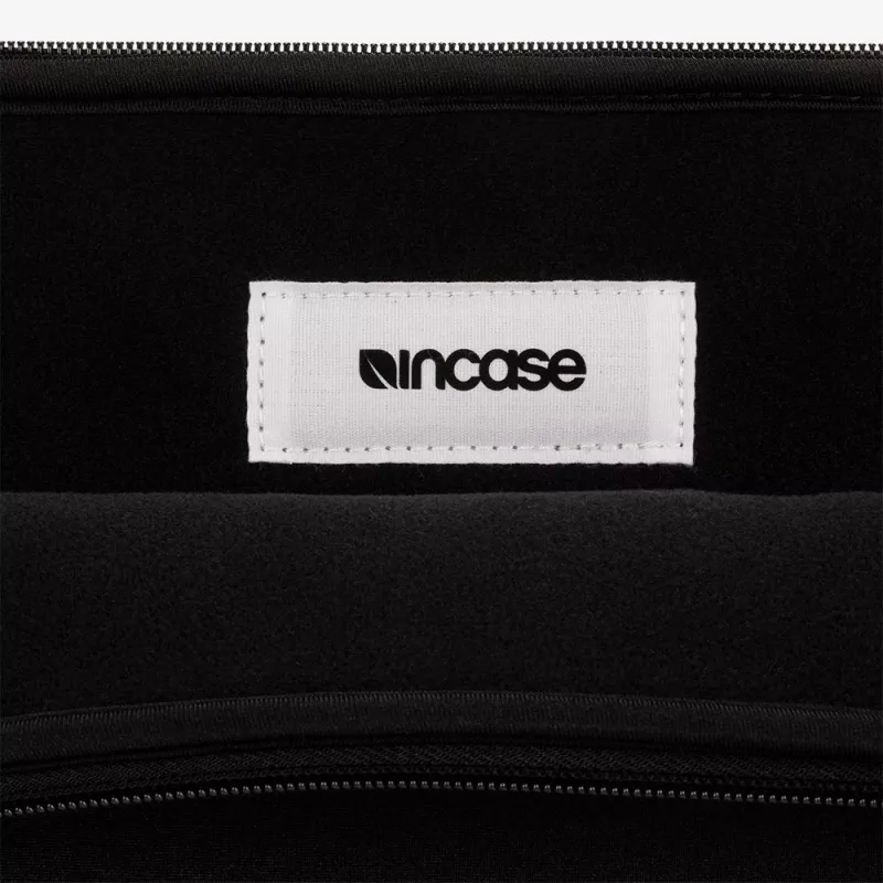 Incase Classic Sleeve per laptop da 16 pollici (40,6 cm), nero